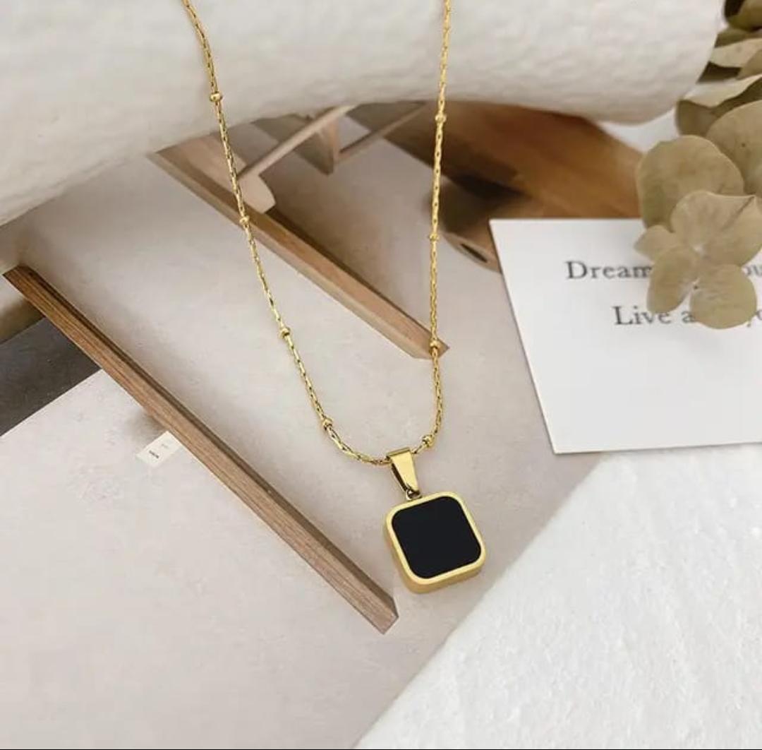 Black pendant chain