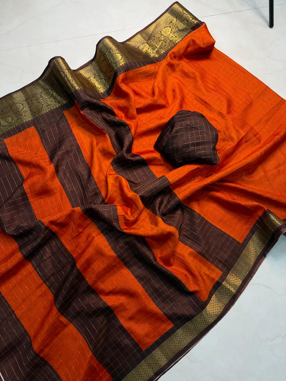 Heavy  zari chexs saree