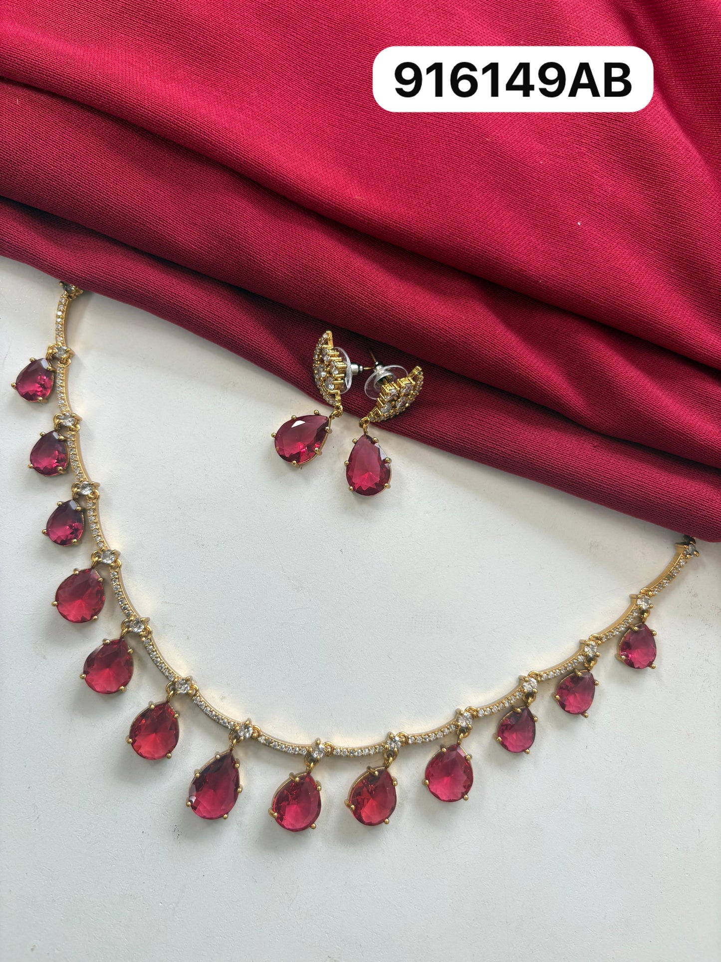 Red stones necklace