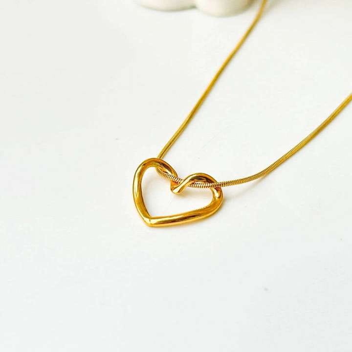 Trending heart pendant
