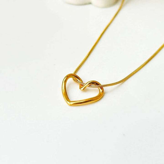 Trending heart pendant