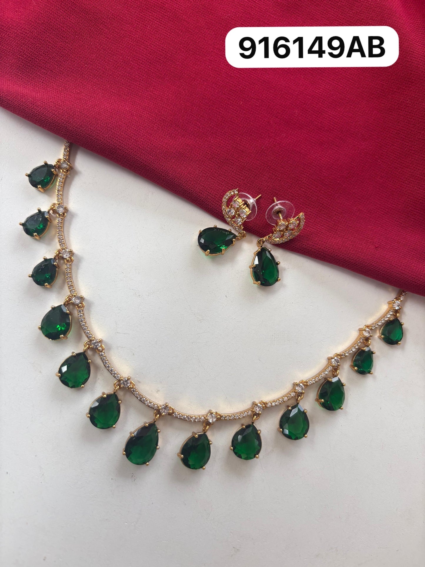 Red stones necklace