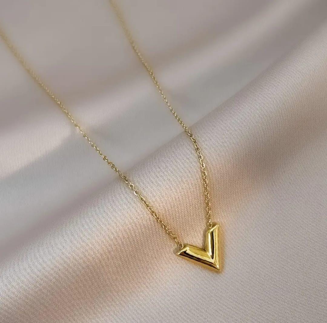Minimal heart pendant