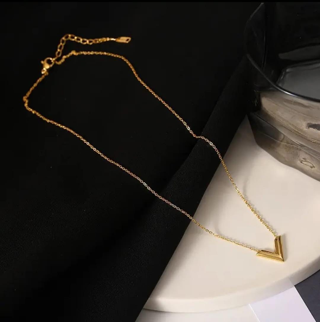 Minimal heart pendant