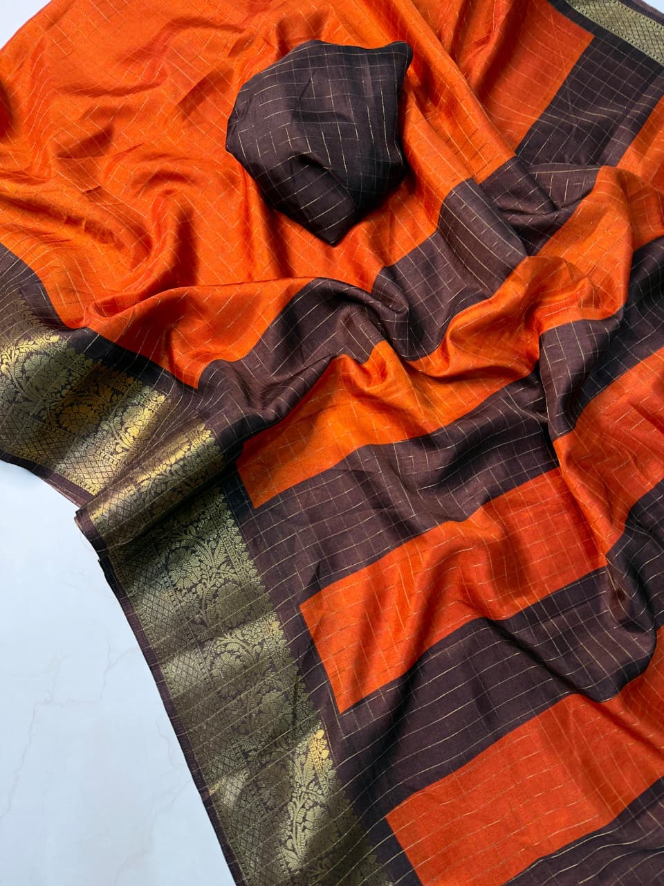 Heavy  zari chexs saree